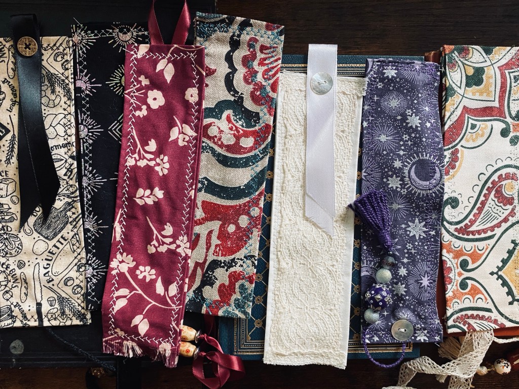 How to Make an Elegant Fabric&nbsp;Bookmark